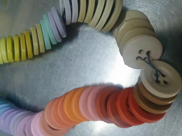 กระดุมพารากอน 15มิล 4รู สีๆ